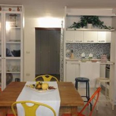 Appartamento Ninì Short lets Naples Extérieur photo